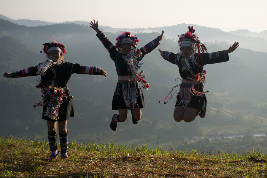 Gilrs jumping to the sky with typicall chinese clothing